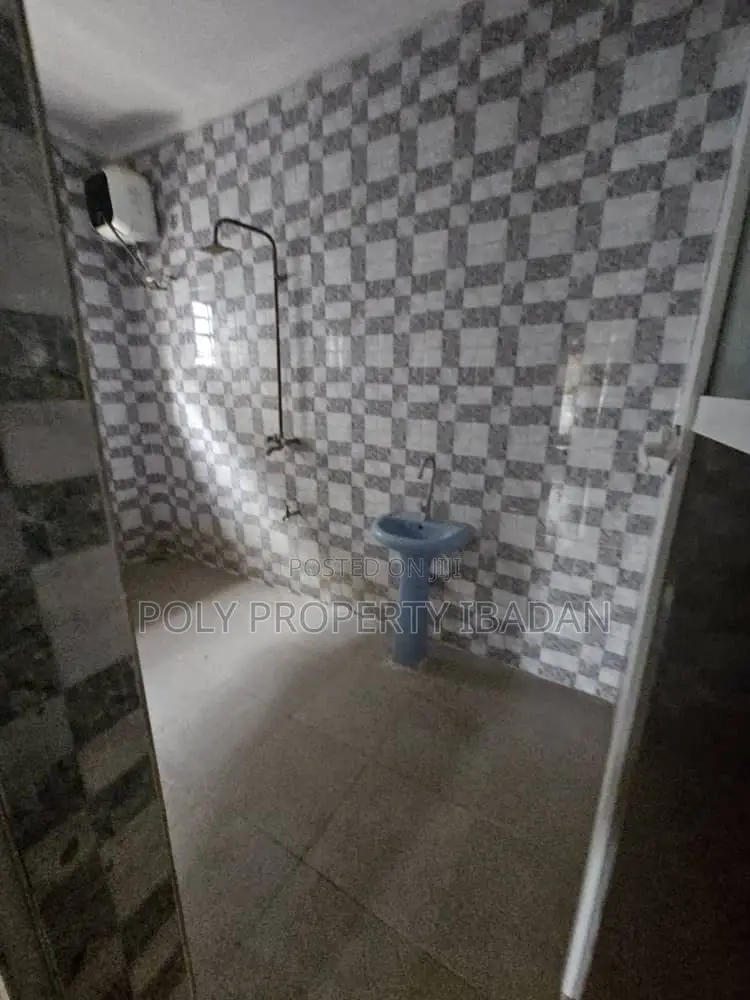 2bdrm Apartment in Oluyole Estate, Ibadan for rent