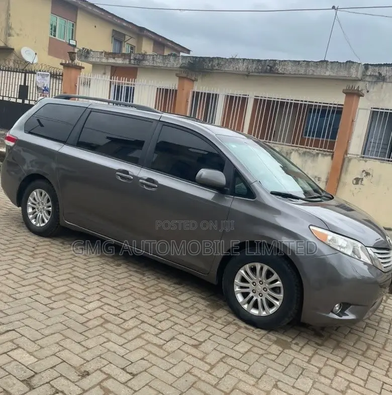 Toyota Sienna XLE 7 Passenger 2012 Gray