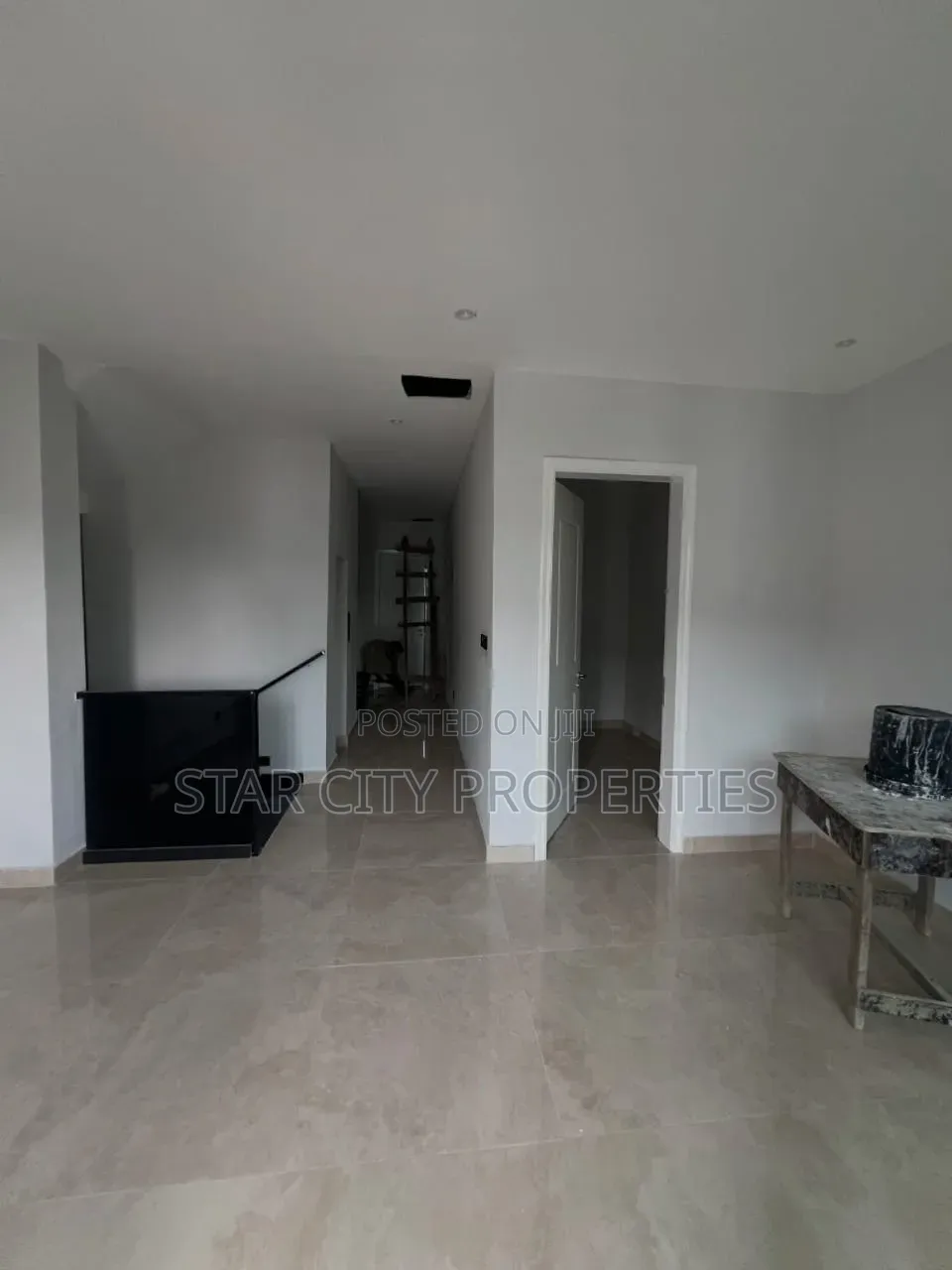 4bdrm Duplex in Banana Island for sale