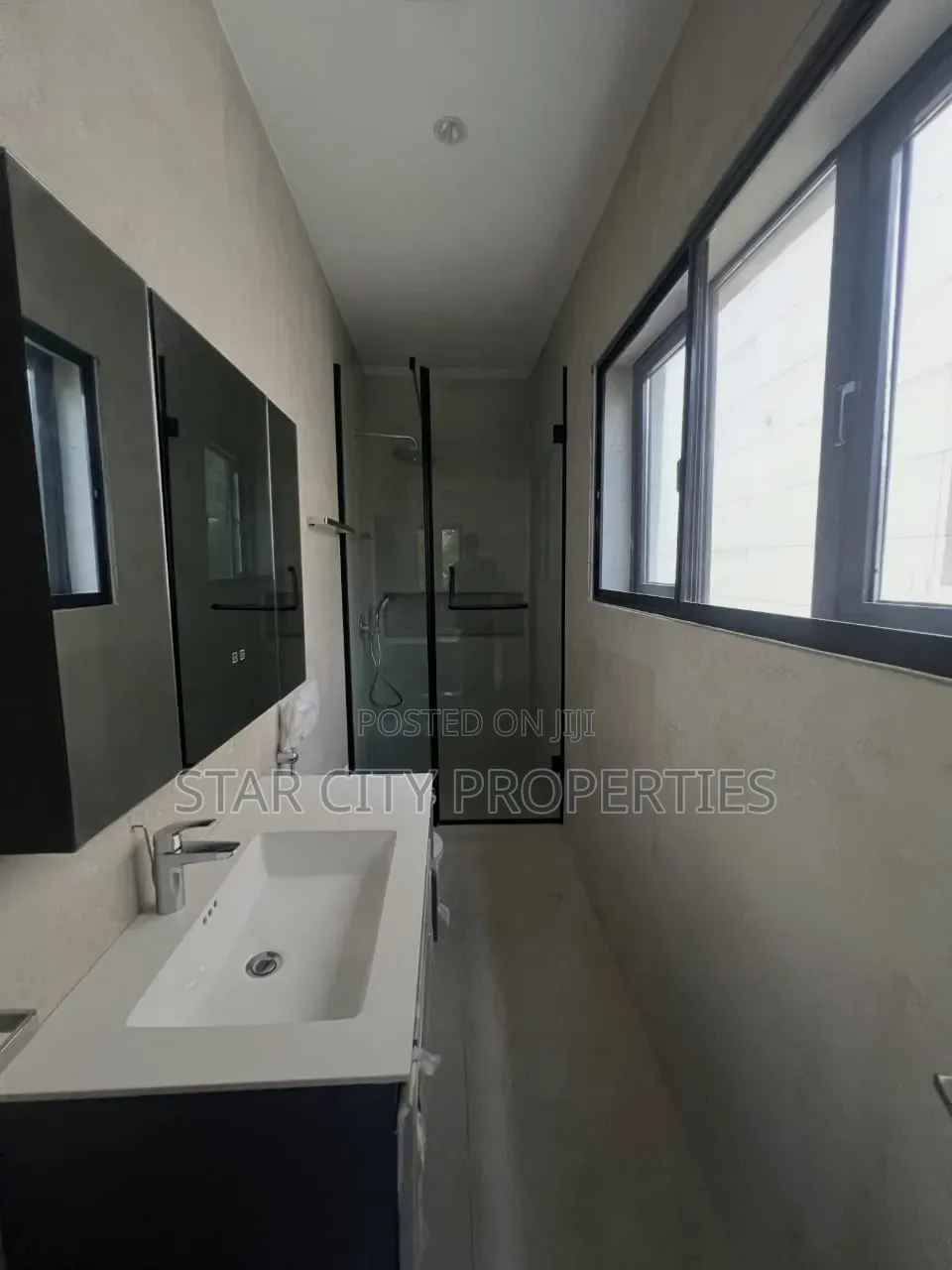 4bdrm Duplex in Banana Island for sale