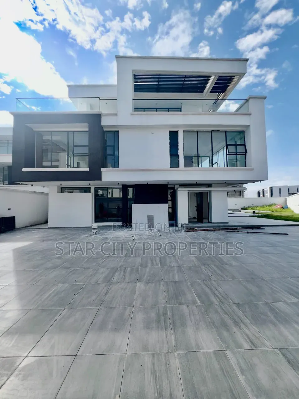 5bdrm Duplex in Osapa London for sale
