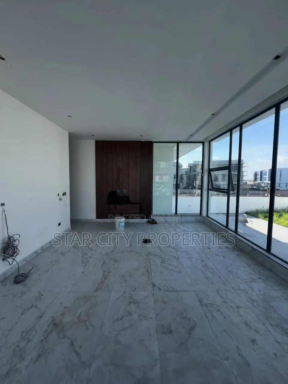 5bdrm Duplex in Osapa London for sale