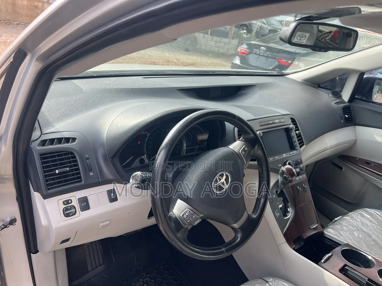 Toyota Venza LE 2010 Silver
