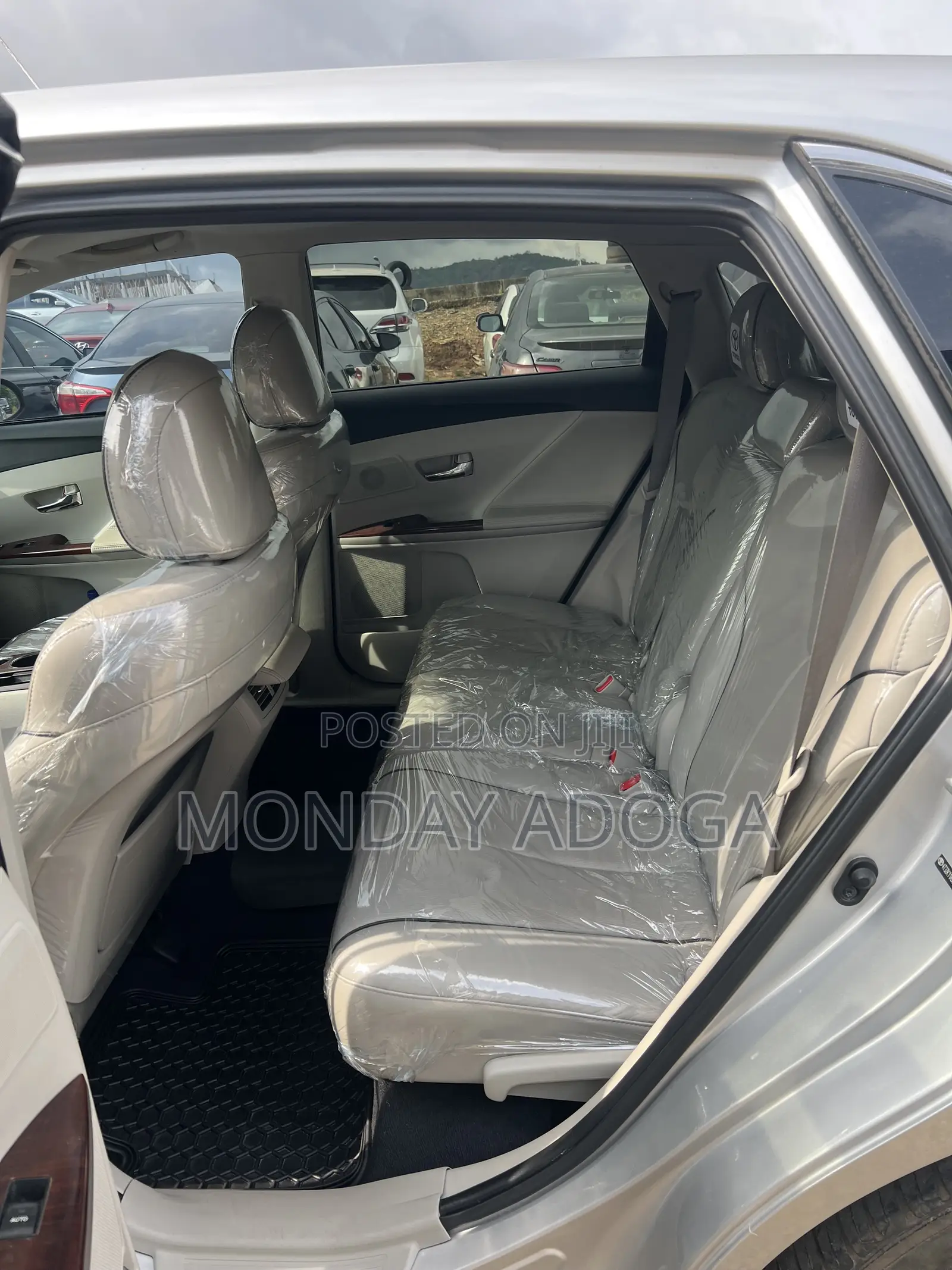 Toyota Venza LE 2010 Silver
