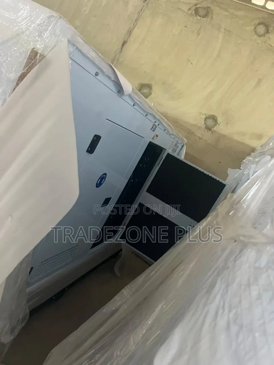 Perkins 200KVA Generator – Soundproof Diesel Power System