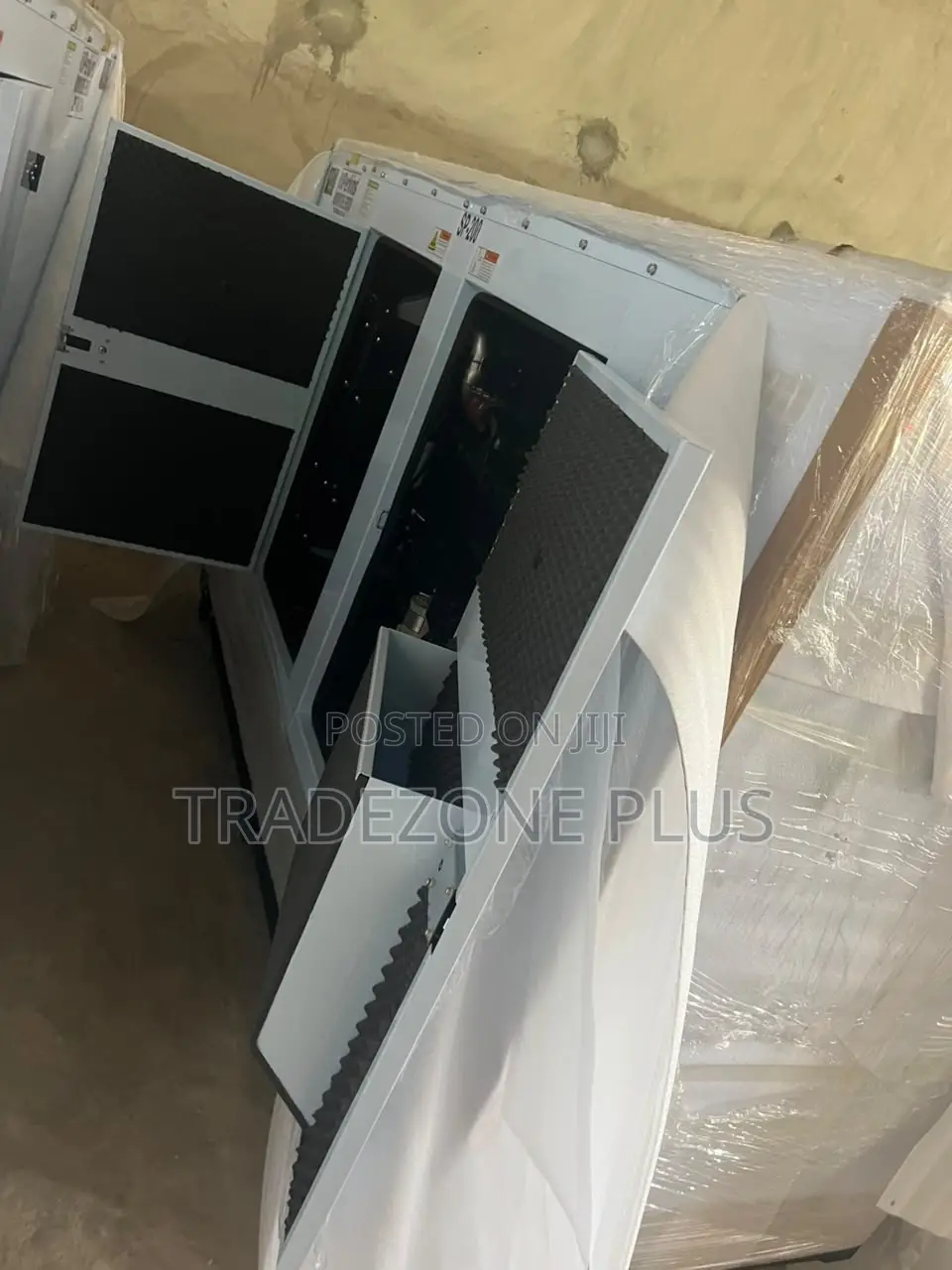 Perkins 200KVA Diesel Generator – Soundproof Enclosure