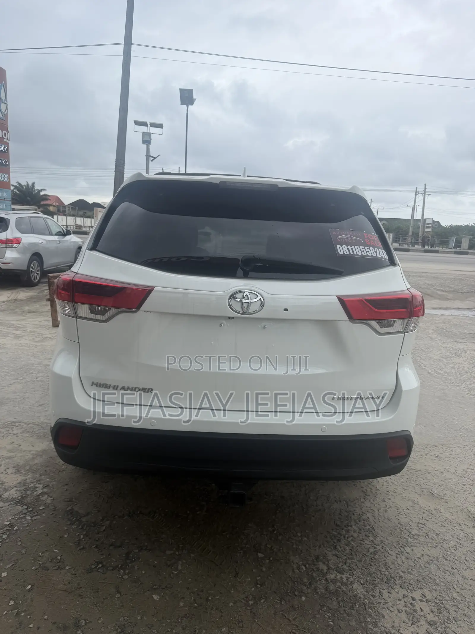 Toyota Highlander Limited Platinum 4dr SUV AWD (3.5L 6cyl 6A) 2015