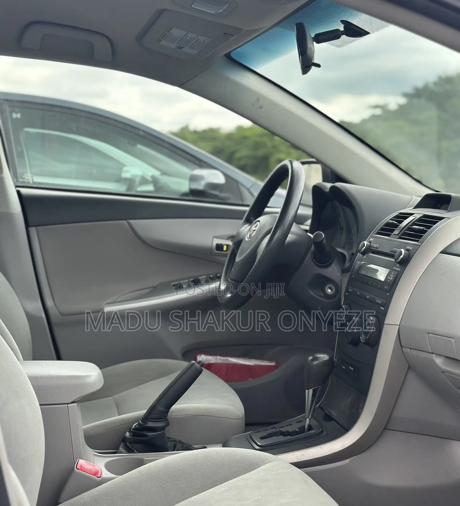Toyota Corolla LE 4dr Sedan (1.8L 4cyl 4A) 2013 Silver