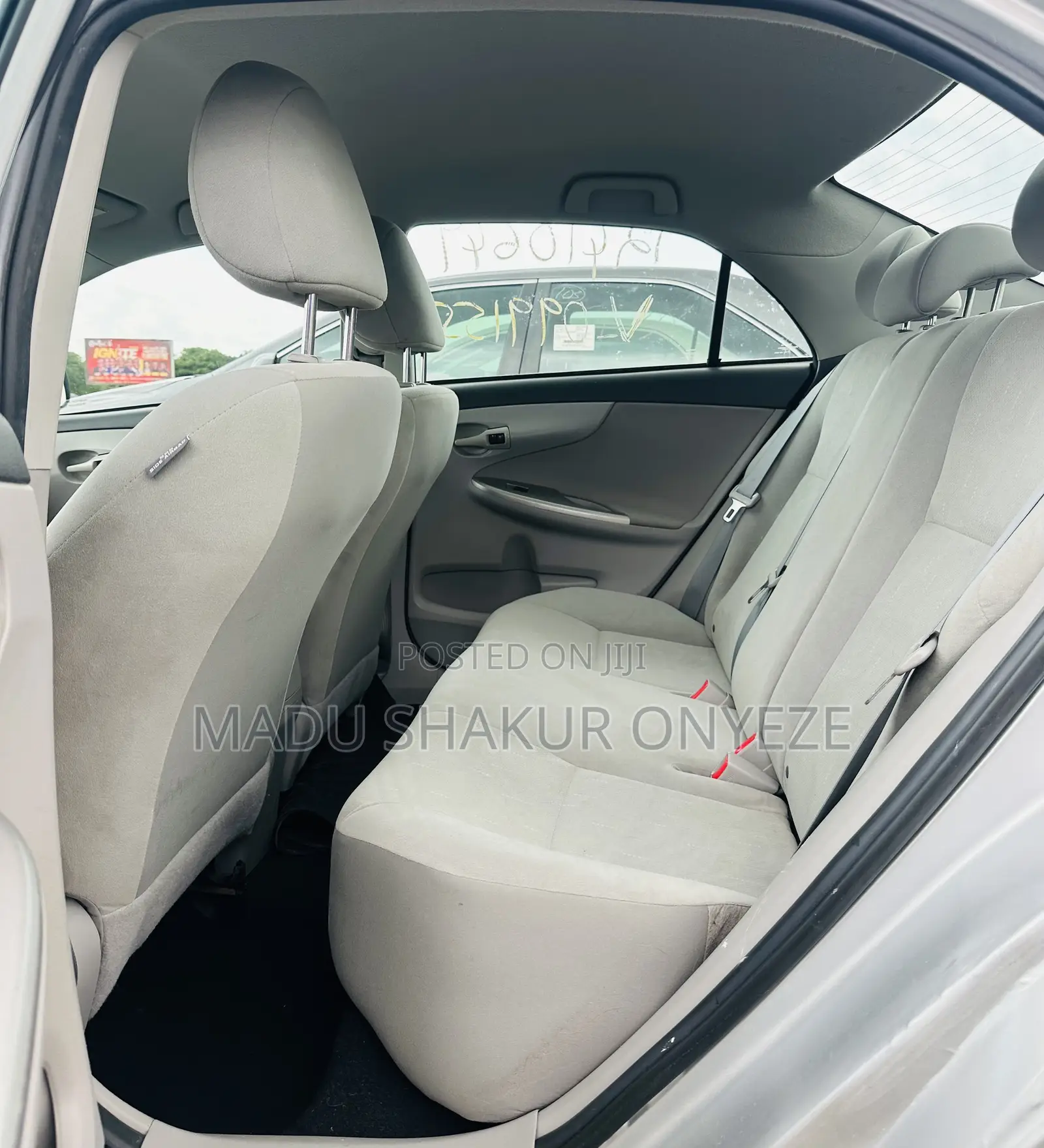 Toyota Corolla LE 4dr Sedan (1.8L 4cyl 4A) 2013 Silver