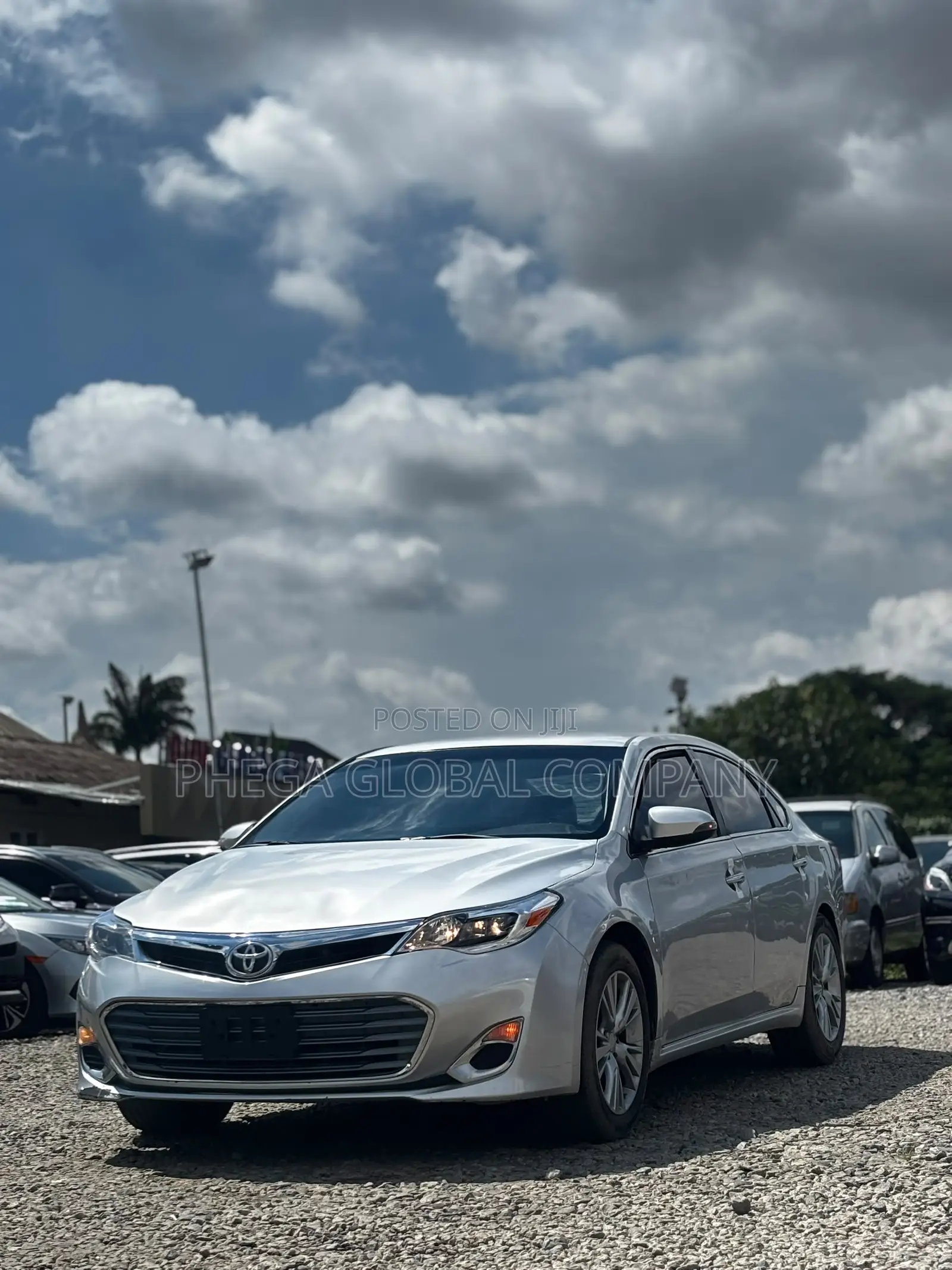 Toyota Avalon XLE Premium Sedan FWD (3.5L 6cyl 6A) 2013 Silver
