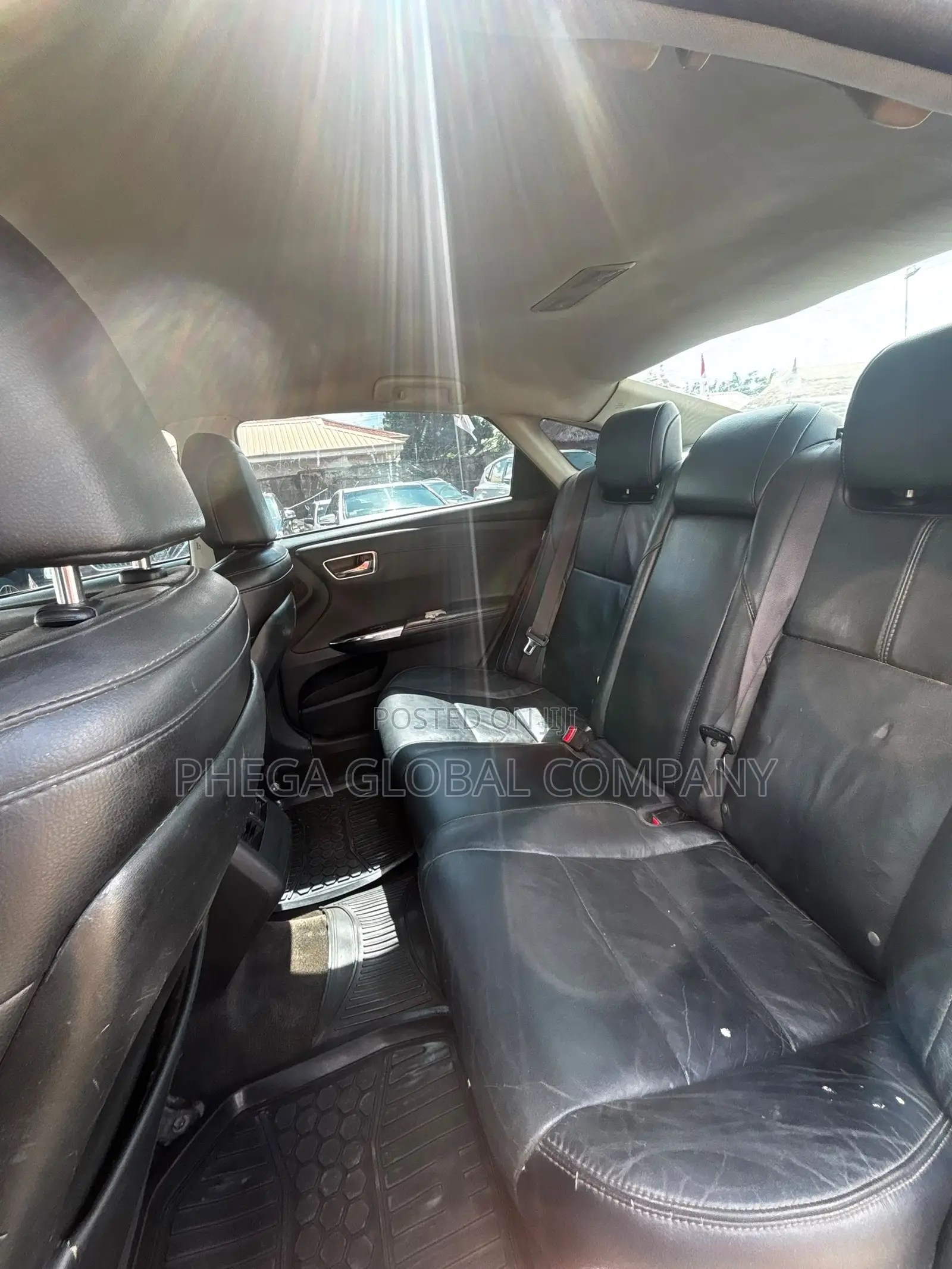 Toyota Avalon XLE Premium Sedan FWD (3.5L 6cyl 6A) 2013 Silver