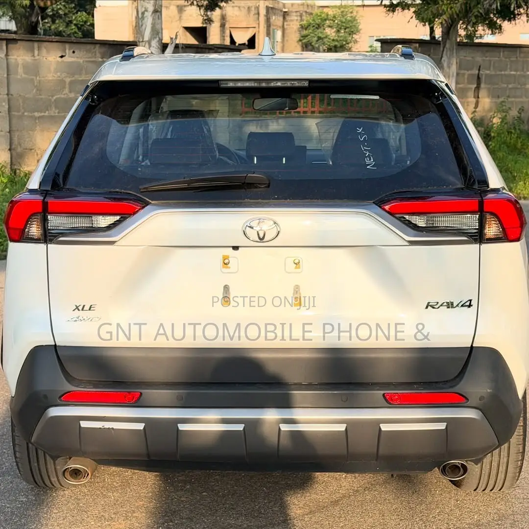 Toyota RAV4 2025 White