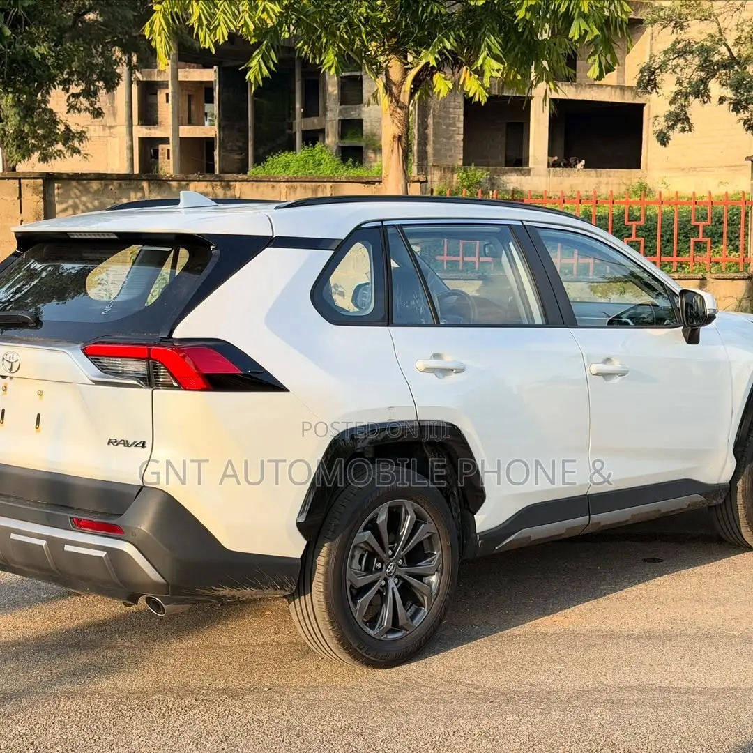Toyota RAV4 2025 White