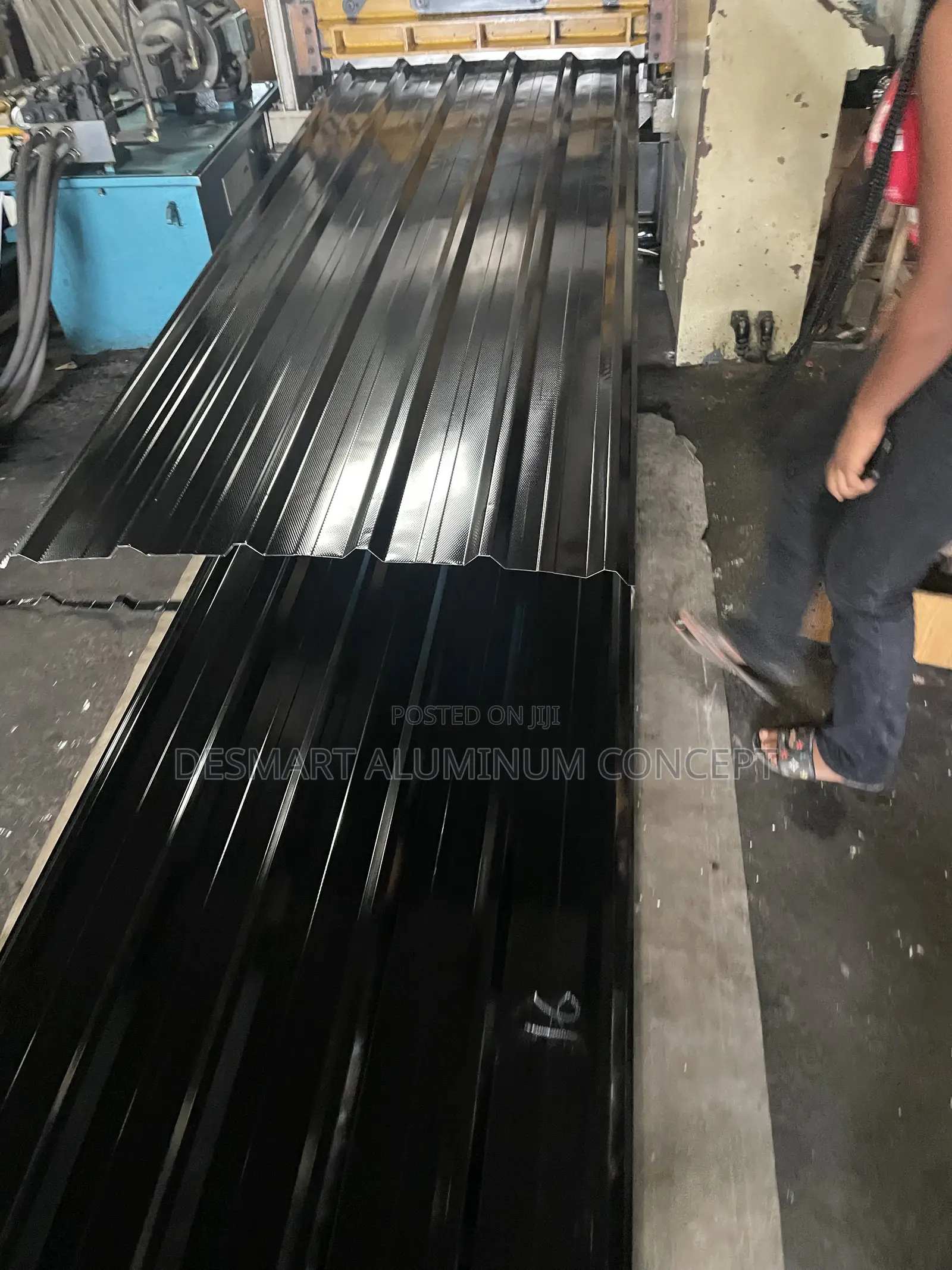GO CLASSIC. GO BLACK 0.55mm the Roof That Outlasts Rain,sun and Storm