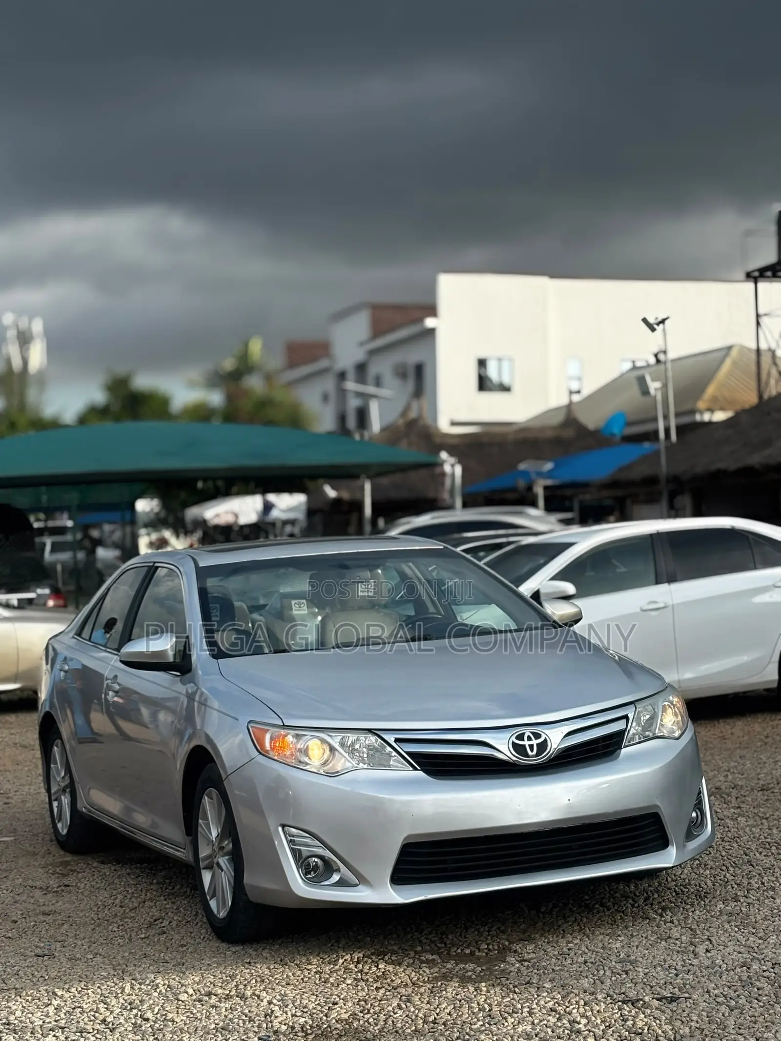 Toyota Camry XLE 4dr Sedan (2.5L 4cyl 6A) 2013 Silver