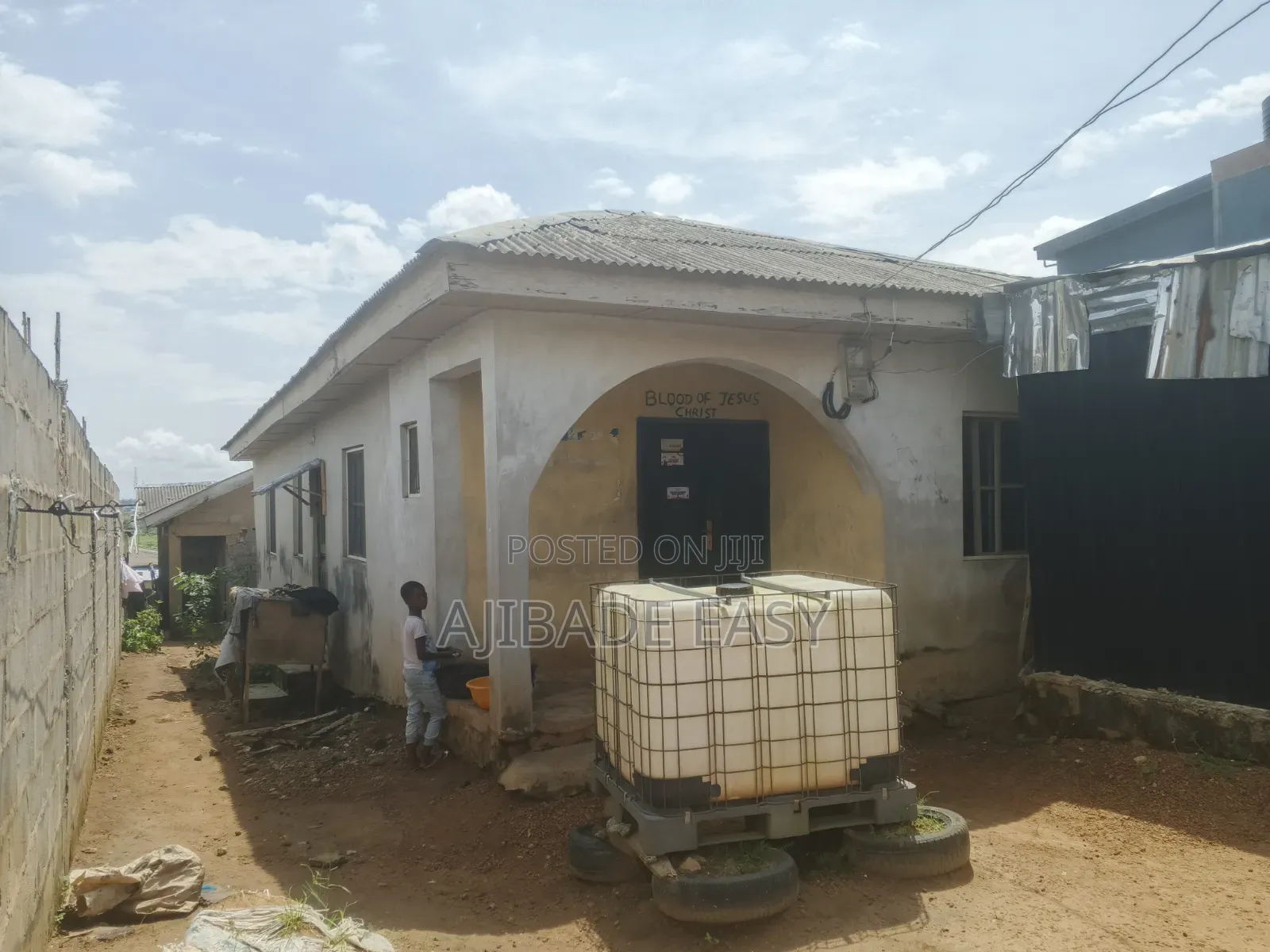4bdrm Bungalow in Ayobo for sale