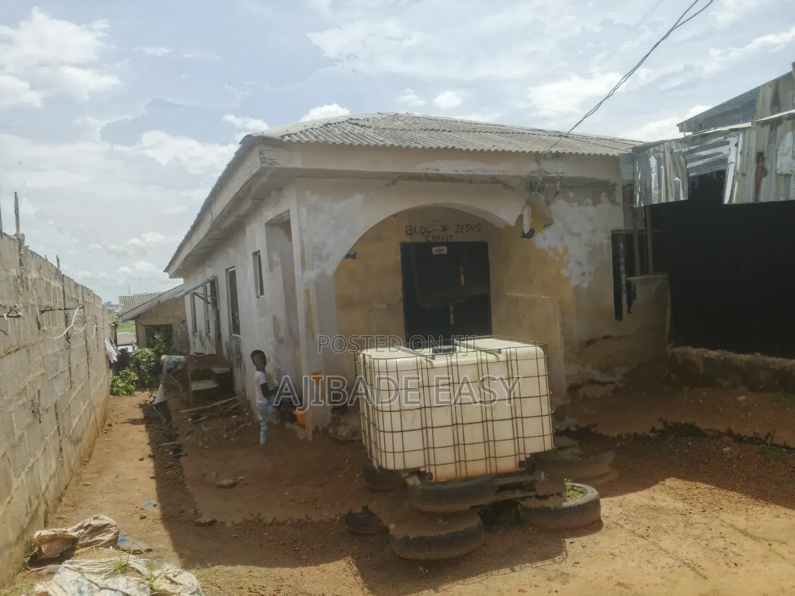 4bdrm Bungalow in Ayobo for sale