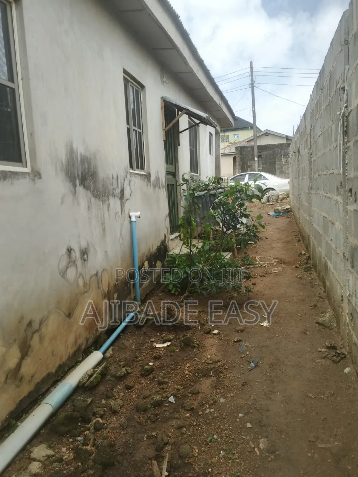 4bdrm Bungalow in Ayobo for sale