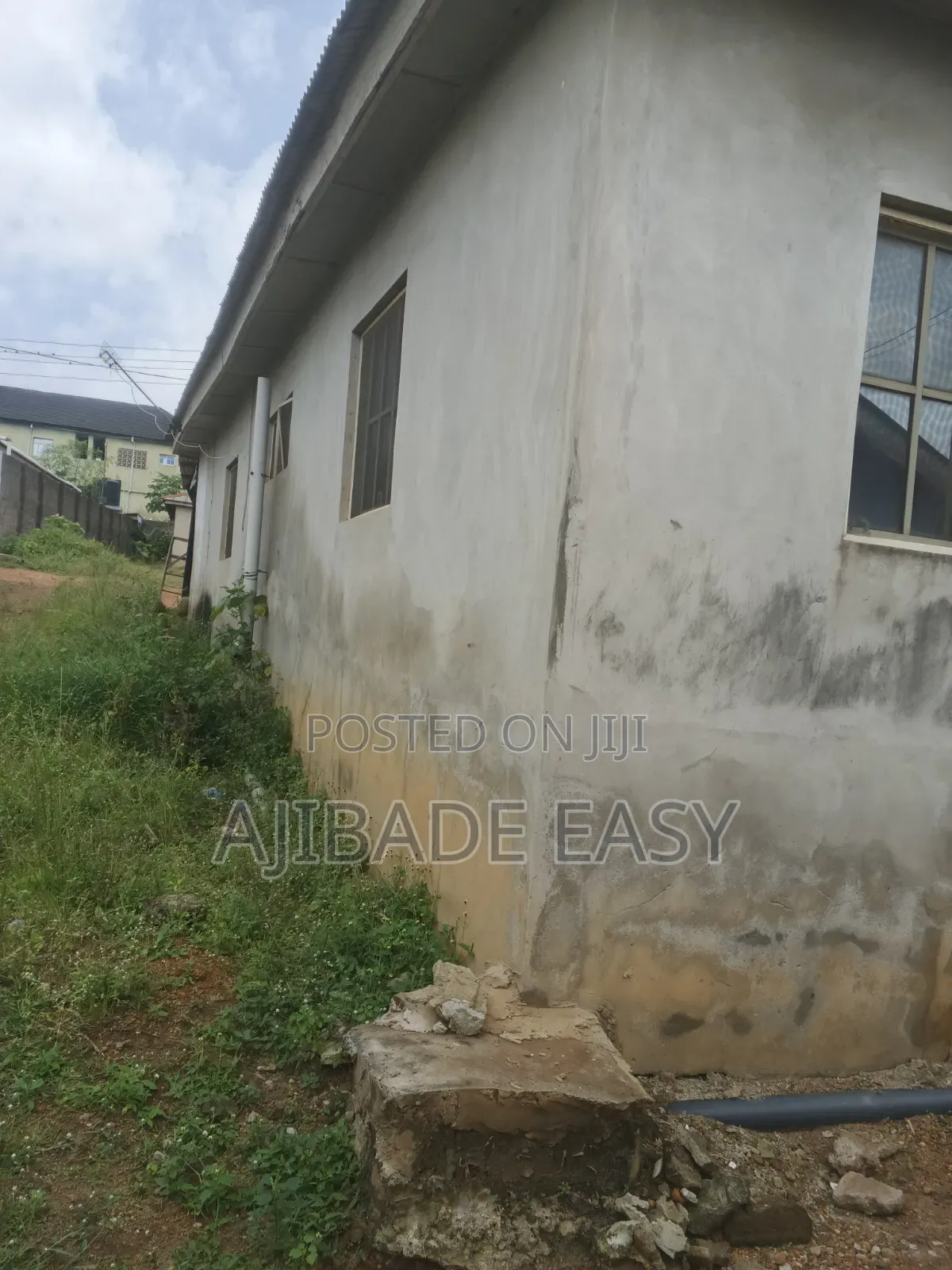 4bdrm Bungalow in Ayobo for sale