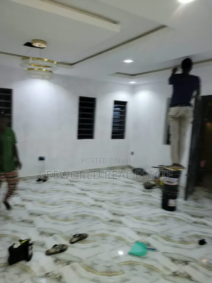 3bdrm Apartment in Ajeigbe Off Ring, CHallenge / Ibadan for rent