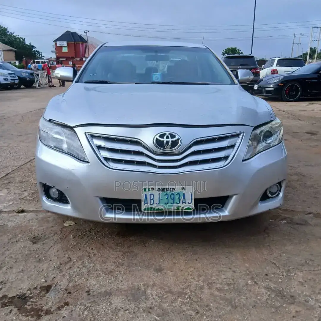 Toyota Camry 2010 Silver
