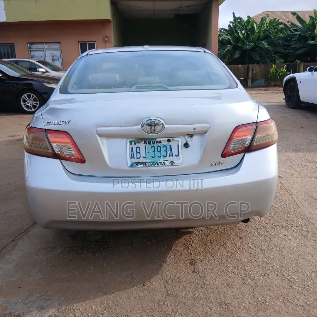 Toyota Camry 2010 Silver