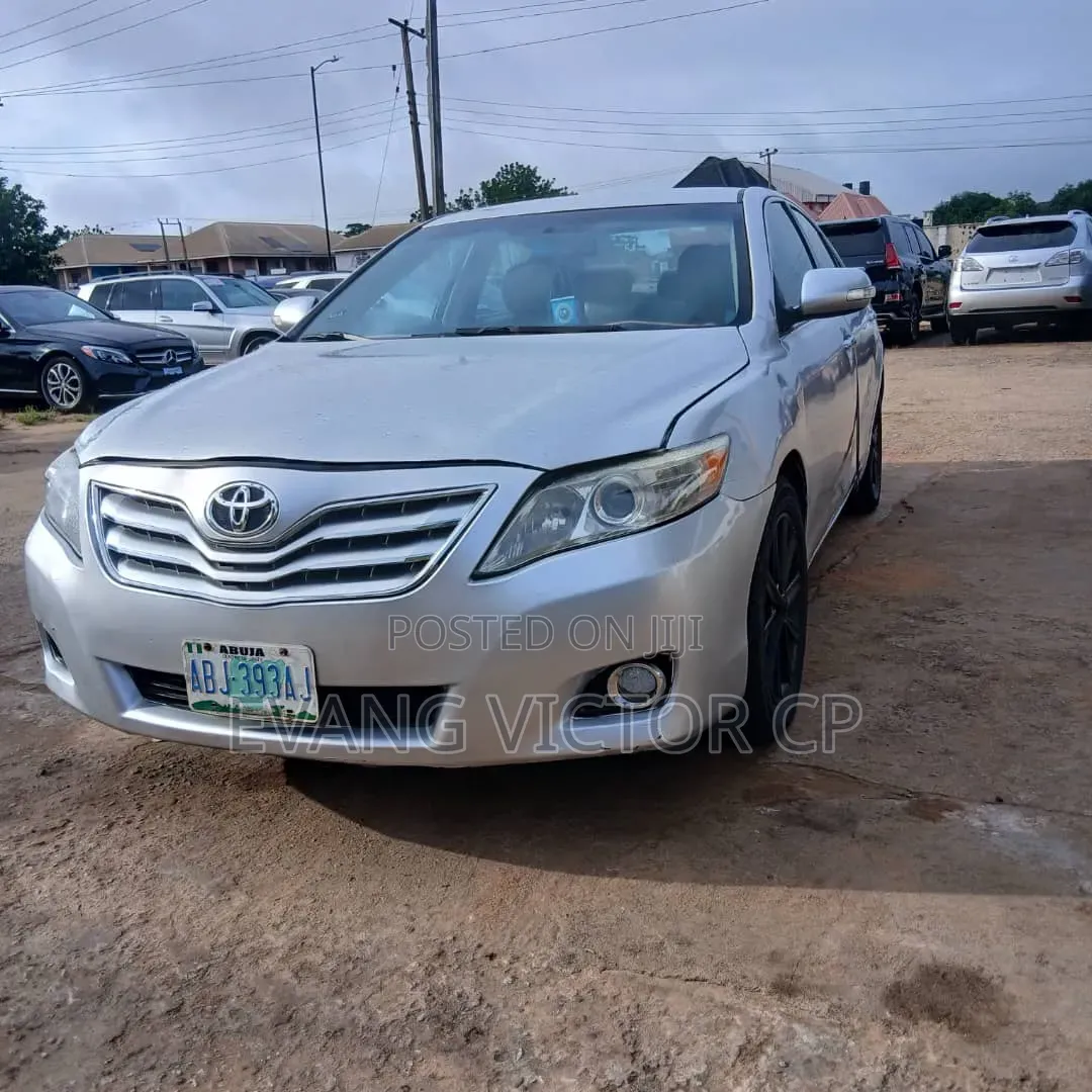 Toyota Camry 2010 Silver