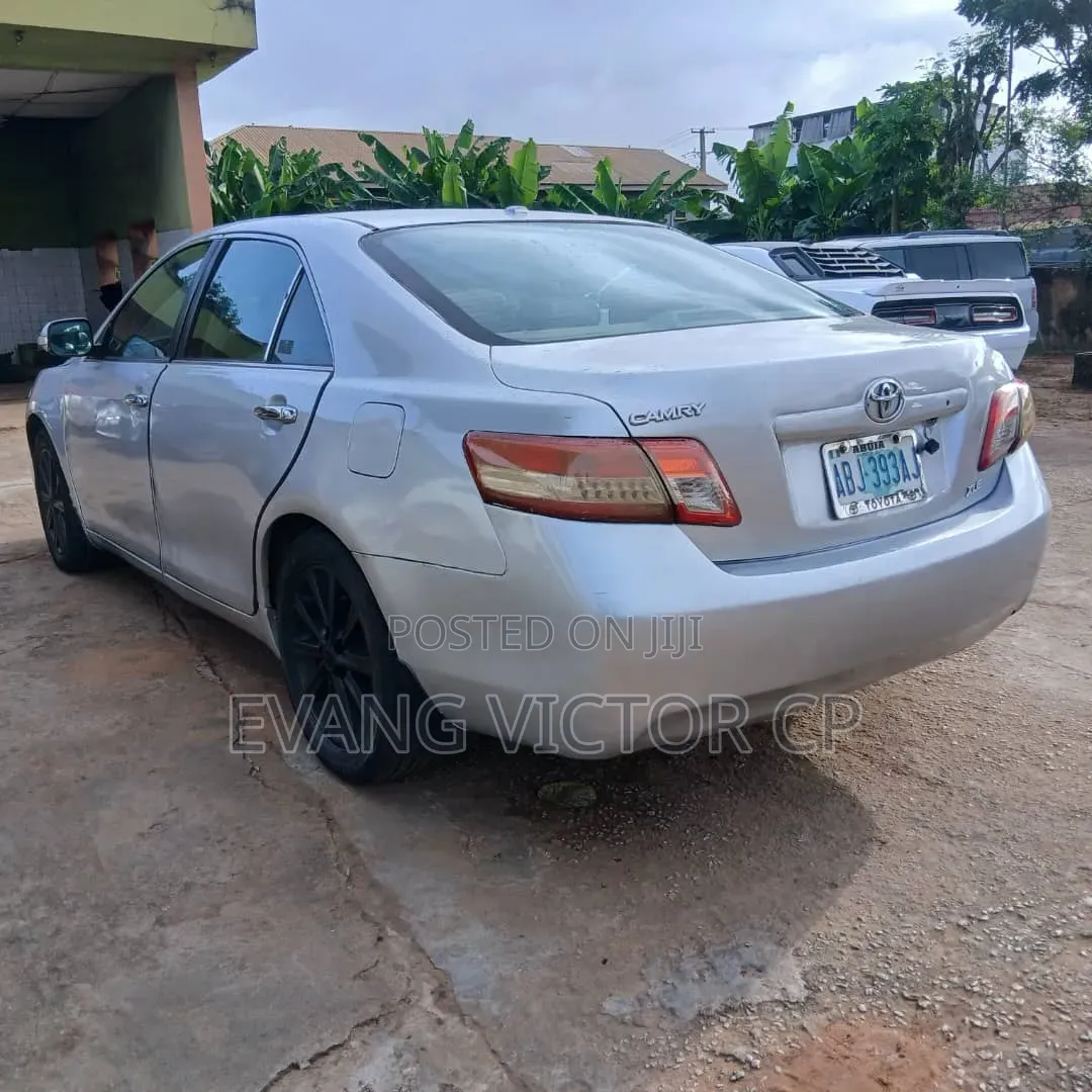 Toyota Camry 2010 Silver