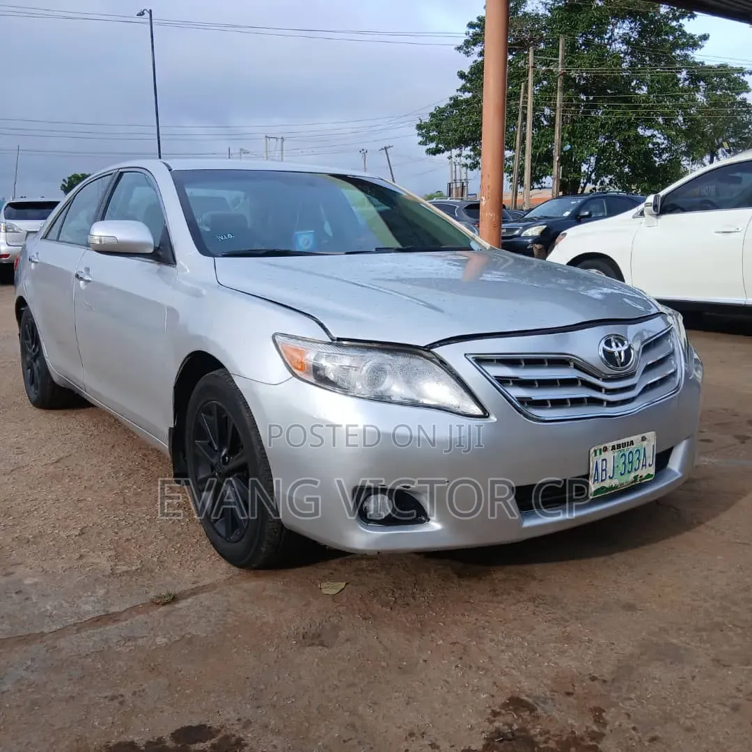 Toyota Camry 2010 Silver