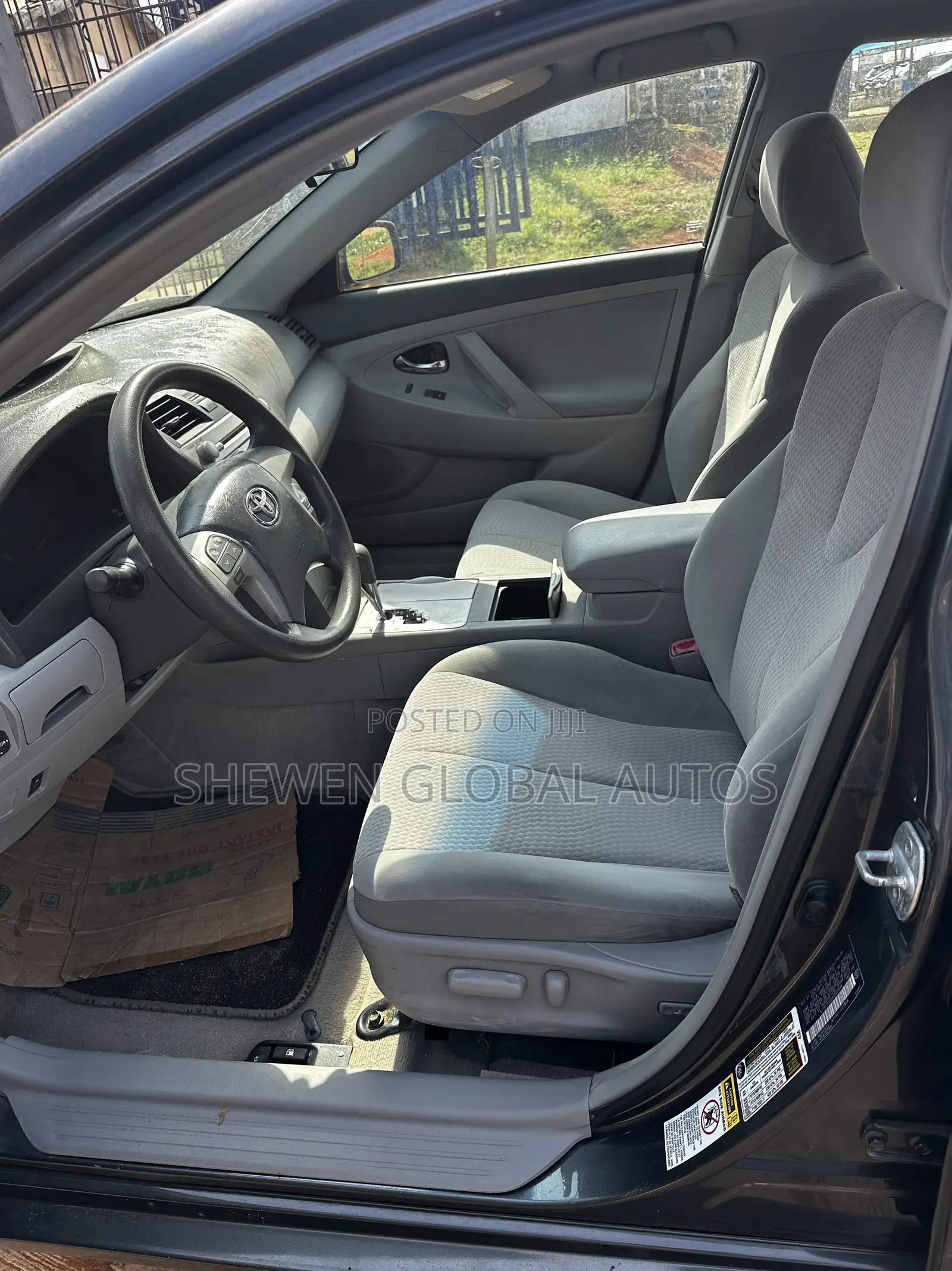 Toyota Camry LE 4dr Sedan (2.5L 4cyl 6AM) 2010 Gray