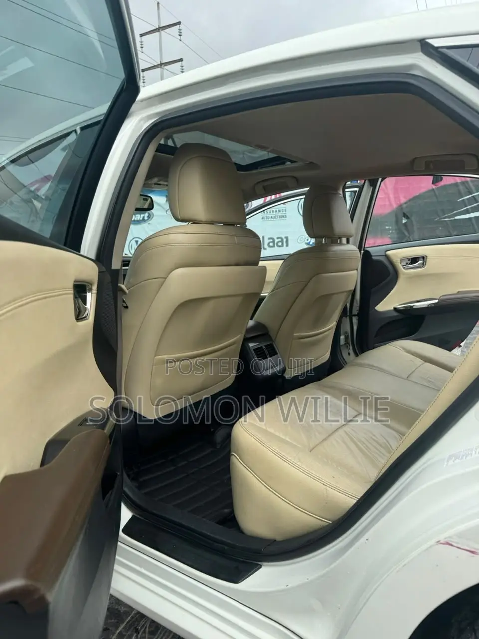Toyota Avalon XLE Premium Sedan FWD (3.5L 6cyl 6A) 2013 Off white