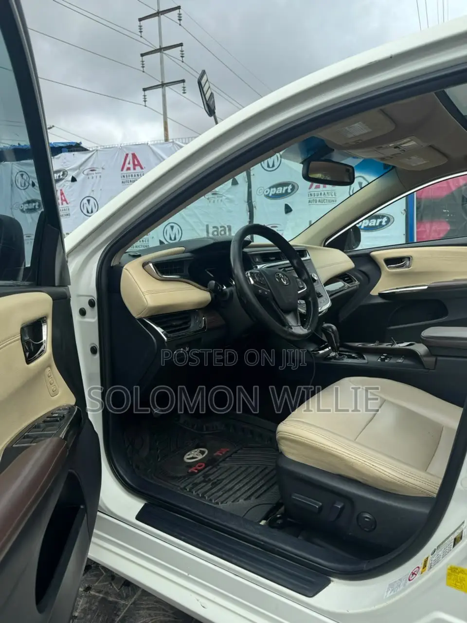 Toyota Avalon XLE Premium Sedan FWD (3.5L 6cyl 6A) 2013 Off white