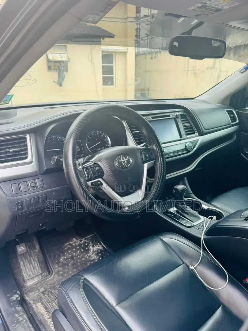 Toyota Highlander XLE V6 4x2 (3.5L 6cyl 6A) 2016 Gray