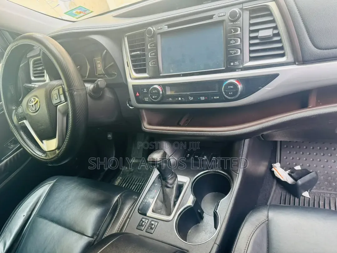 Toyota Highlander XLE V6 4x2 (3.5L 6cyl 6A) 2016 Gray