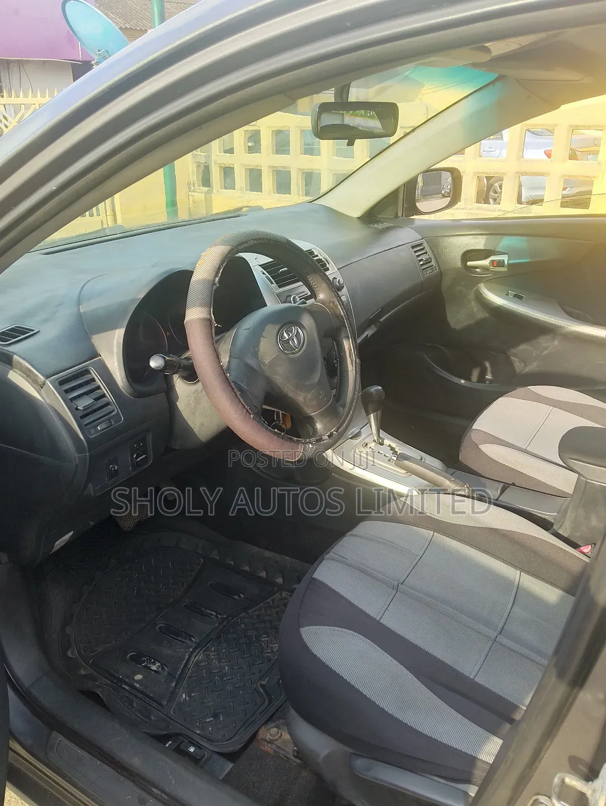 Toyota Corolla LE 4dr Sedan (1.8L 4cyl 4A) 2010 Gray