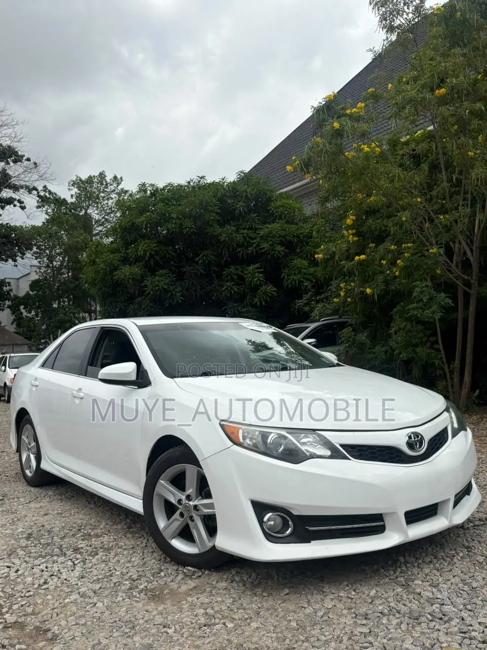 Toyota Camry SE 4dr Sedan (2.5L 4cyl 6A) 2012 White