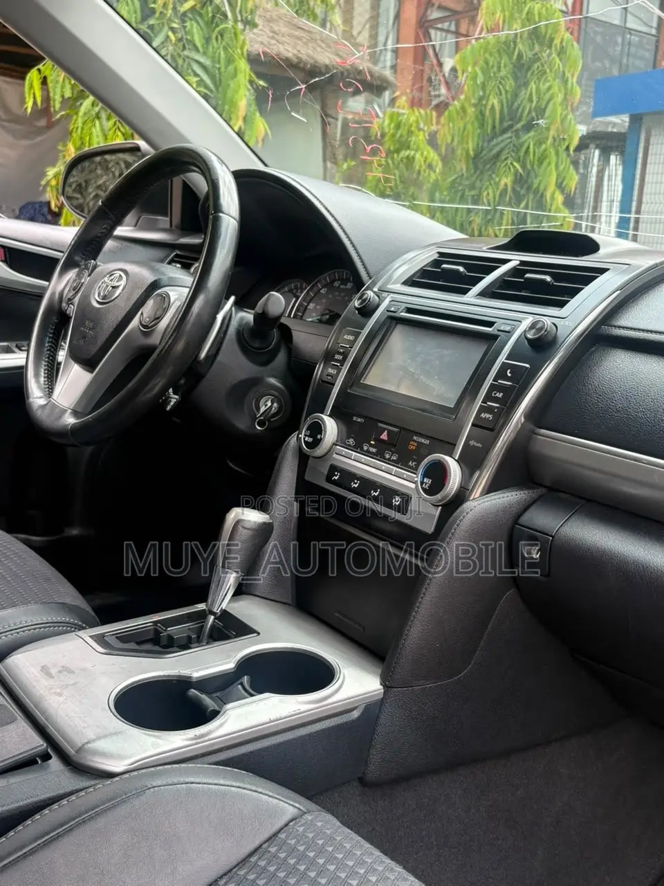 Toyota Camry SE 4dr Sedan (2.5L 4cyl 6A) 2012 White