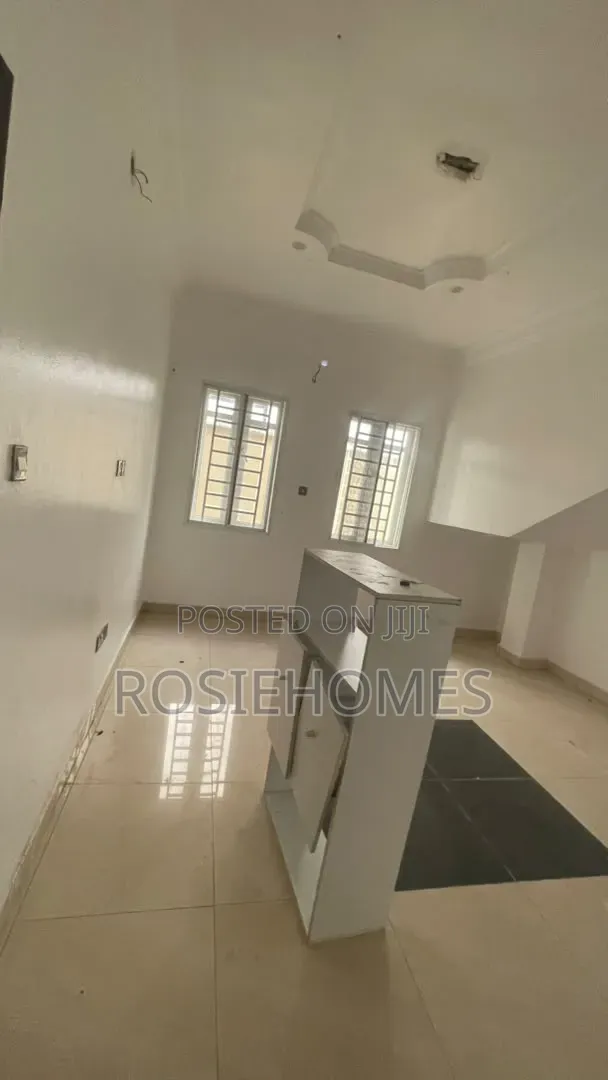 5bdrm Duplex in Western Estate, Lekki Phase 1 for rent