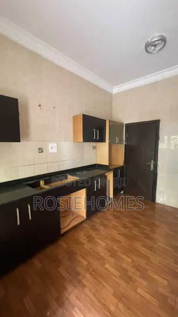 5bdrm Duplex in Western Estate, Lekki Phase 1 for rent