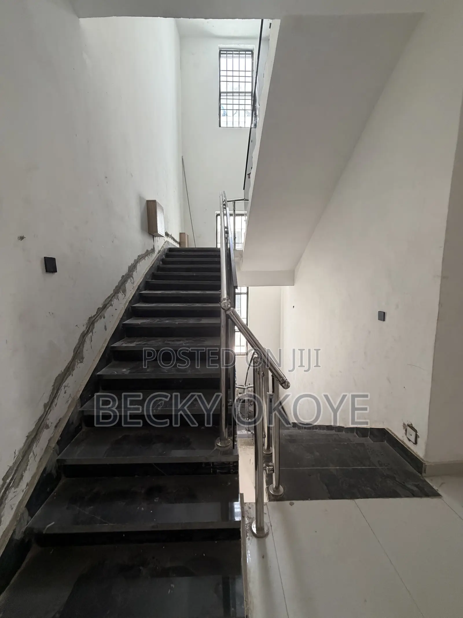 5bdrm Duplex in Jahi for sale