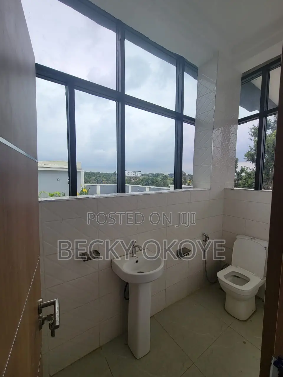 4bdrm Duplex in Idu for rent