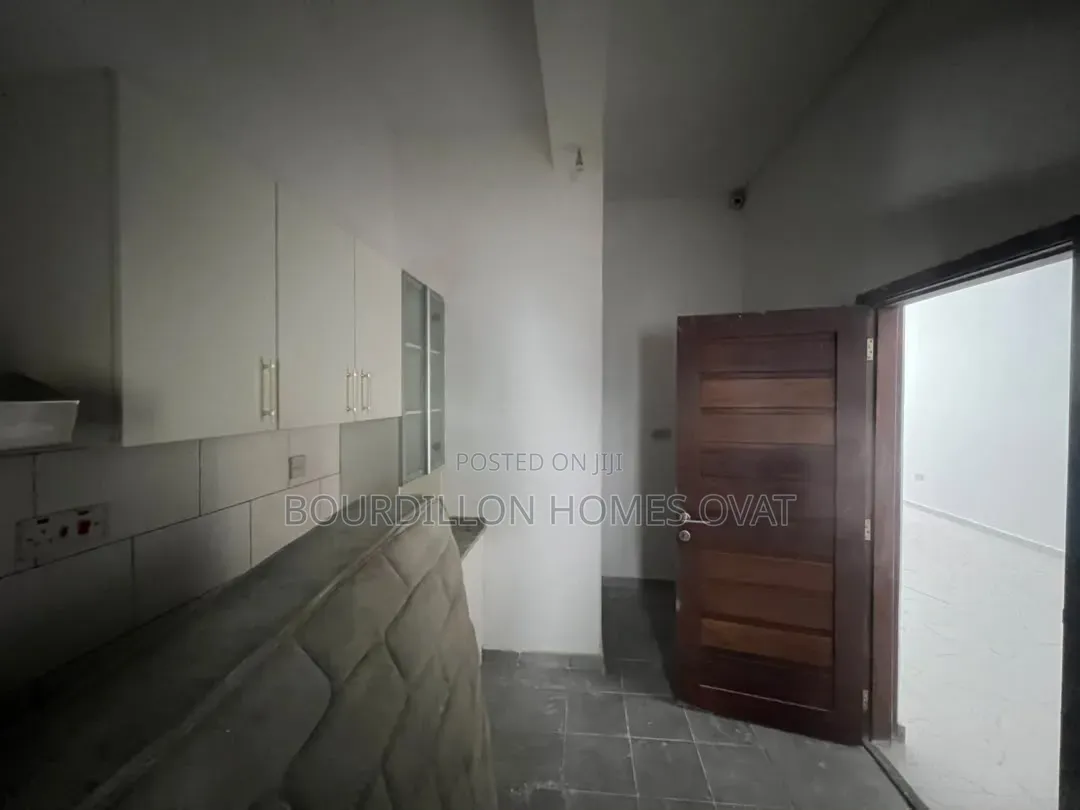 3bdrm Apartment in Oniru Victoria for rent