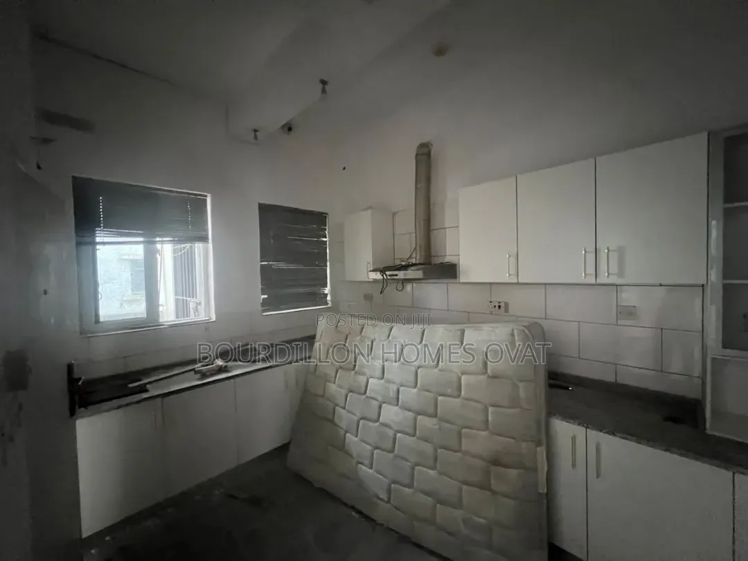 3bdrm Apartment in Oniru Victoria for rent