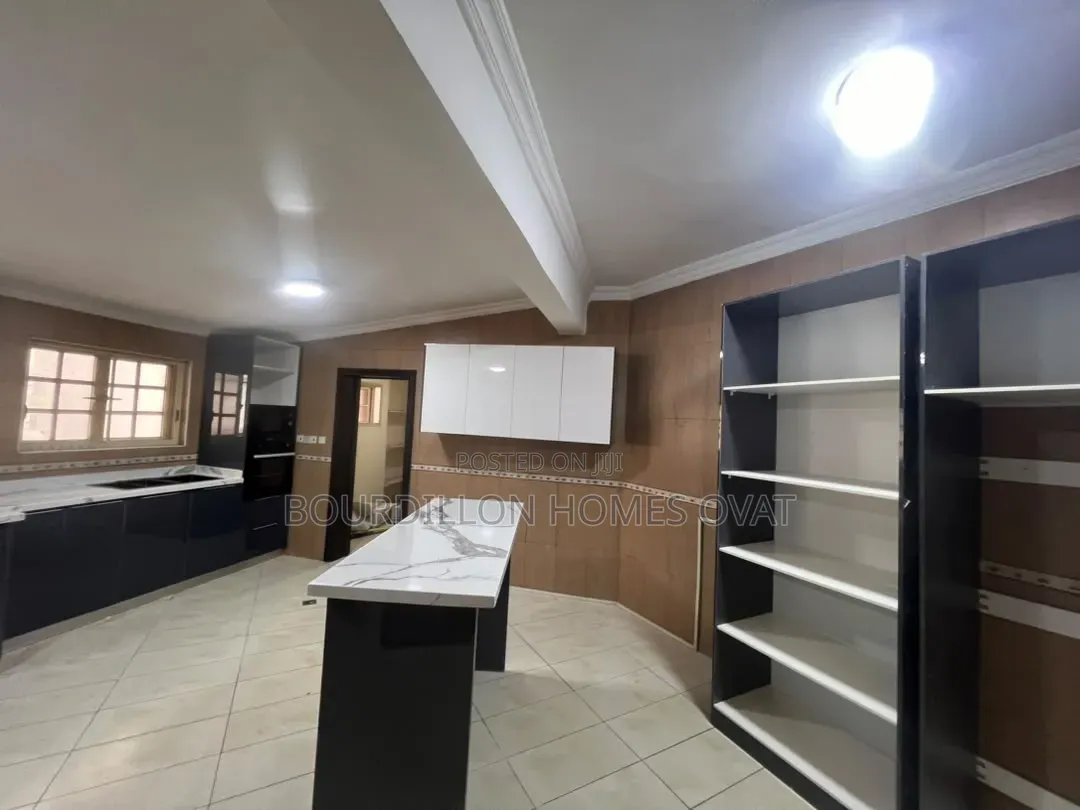 3bdrm Apartment in Oniru Victoria for rent