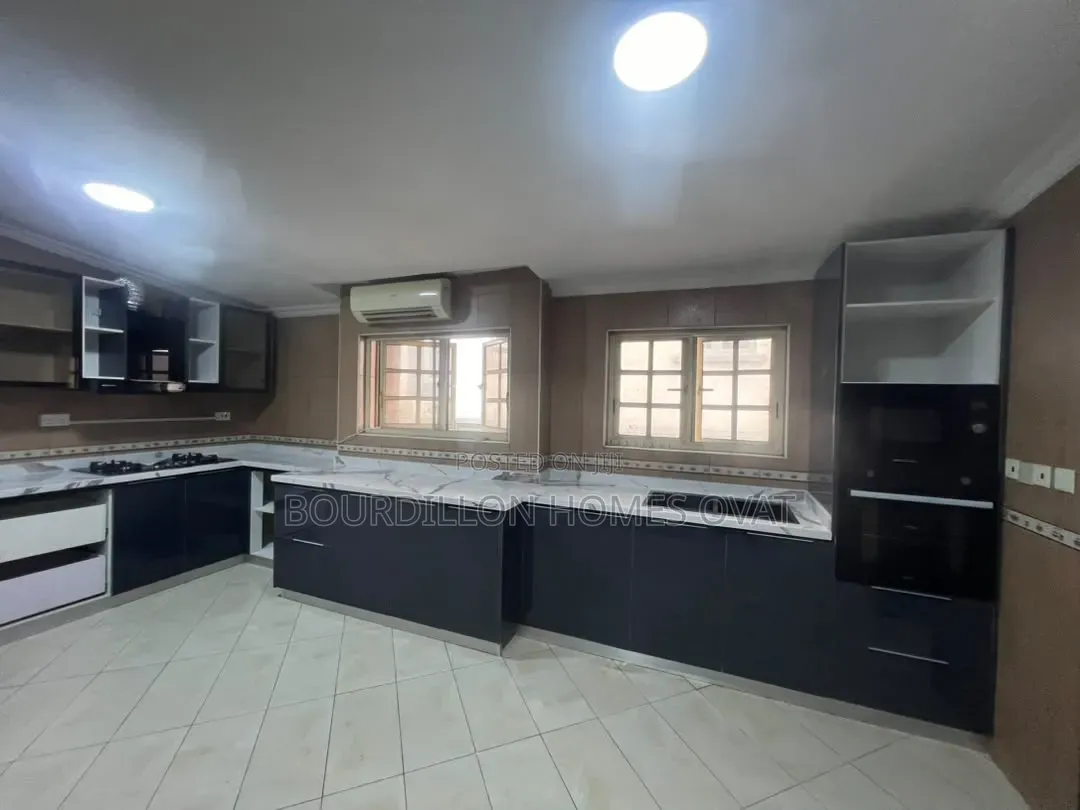 3bdrm Apartment in Oniru Victoria for rent