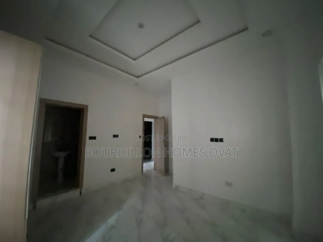 2bdrm Apartment in Chevron Lekki Lagos for sale