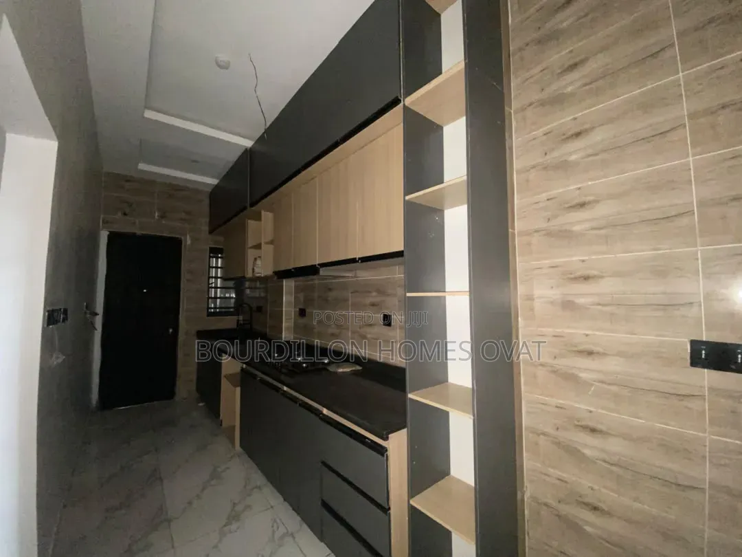 2bdrm Apartment in Chevron Lekki Lagos for sale