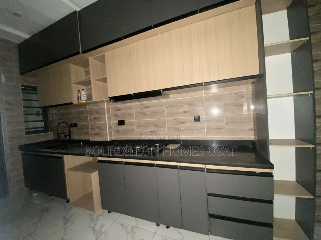 2bdrm Apartment in Chevron Lekki Lagos for sale