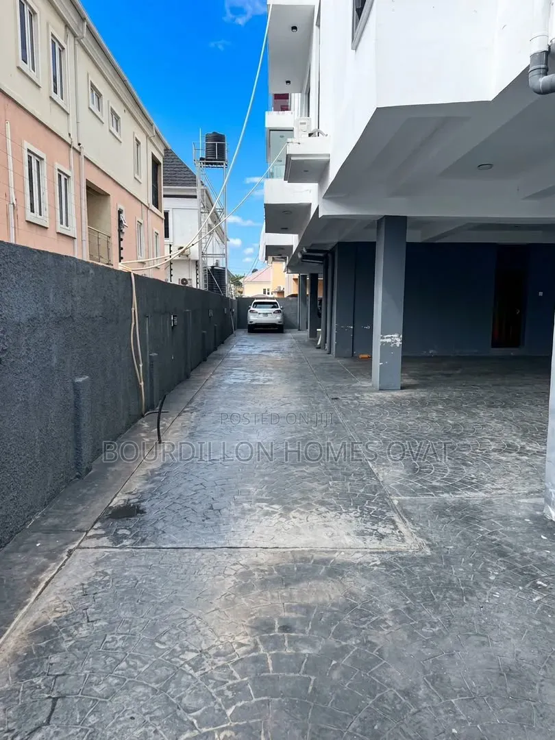 2bdrm Apartment in Chevron Lekki Lagos for sale
