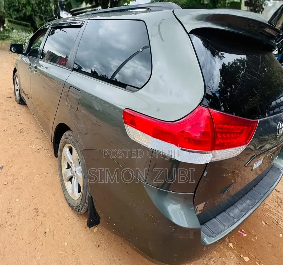 Toyota Sienna LE 8 Passenger 2012 Gray
